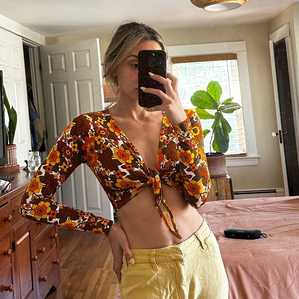 NWT 70s inspired floral wrap top